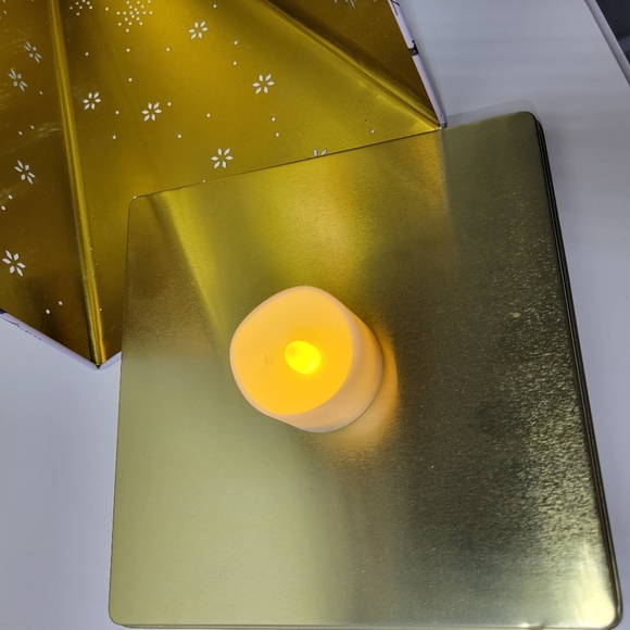 LIGHT UP HOUSE Metal Tin Decor, blue snow scene metal pyramid tin container can - Picture 12 of 15